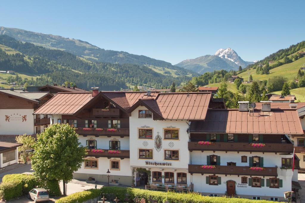 Hotel Kirchenwirt Кирхберг ин Тирол Екстериор снимка