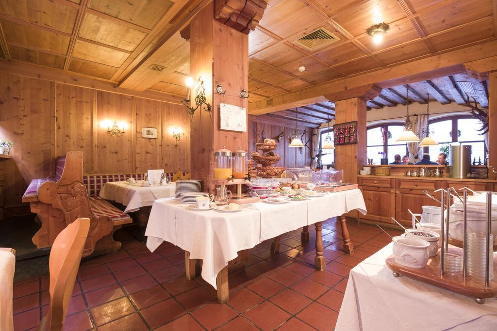 Hotel Kirchenwirt Кирхберг ин Тирол Екстериор снимка