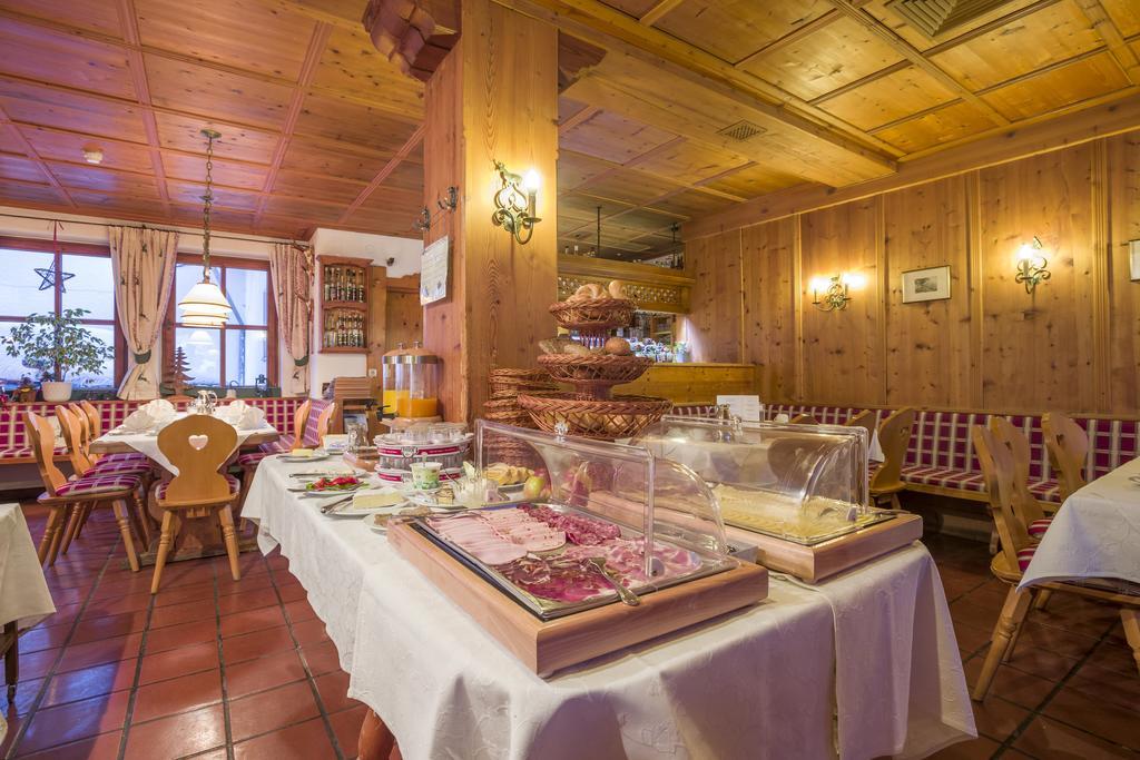 Hotel Kirchenwirt Кирхберг ин Тирол Екстериор снимка