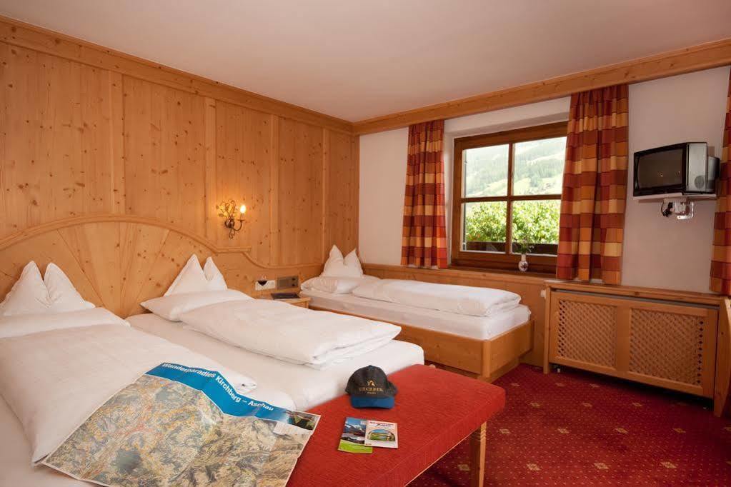 Hotel Kirchenwirt Кирхберг ин Тирол Екстериор снимка