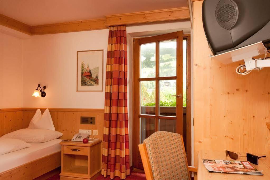 Hotel Kirchenwirt Кирхберг ин Тирол Екстериор снимка